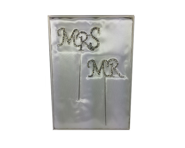 10. \'Mr\' & \'Mrs\' Diamonte Cake Toppers